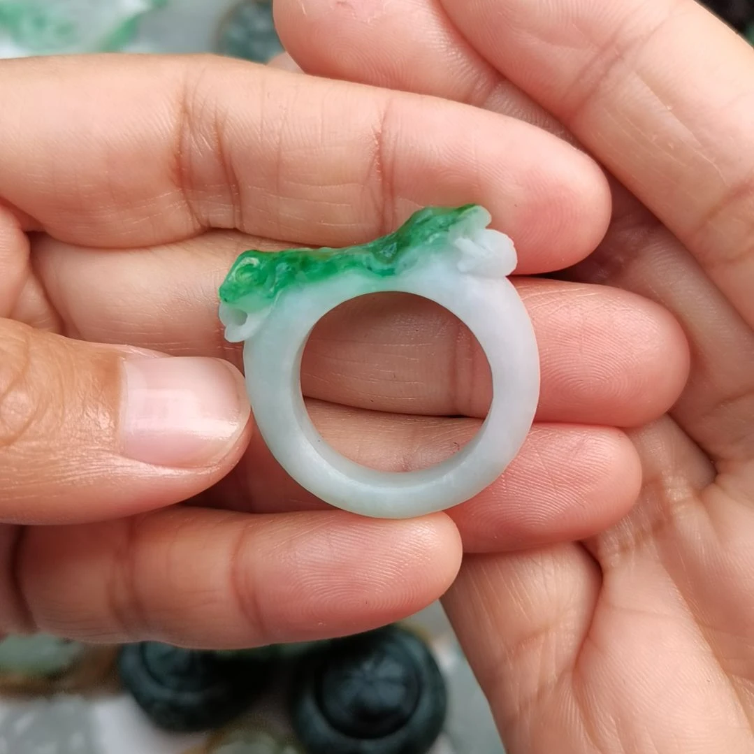 定制翡翠未镶嵌微*笑翡翠