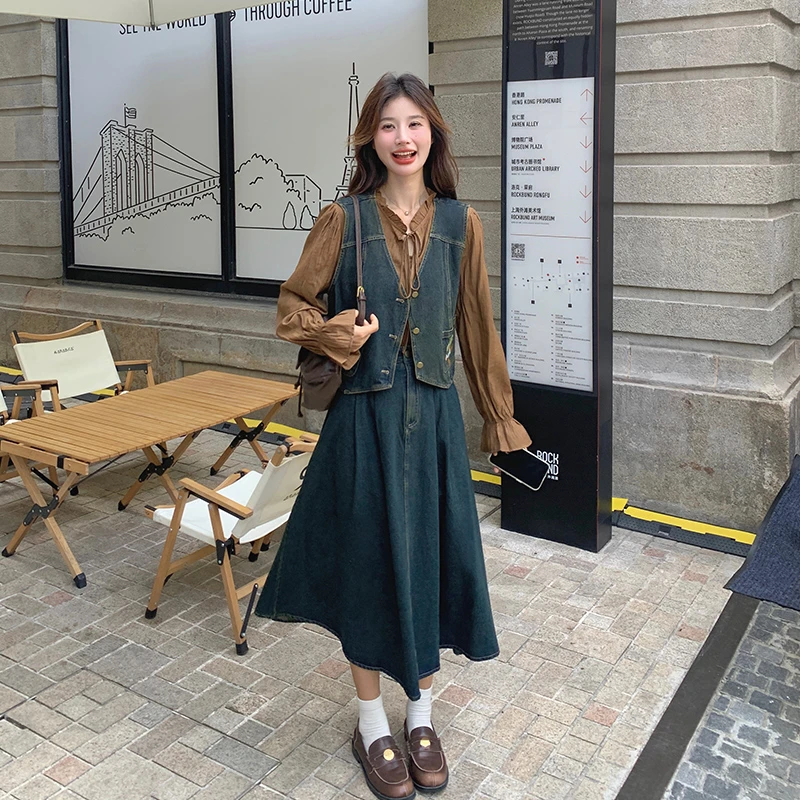 复古衬衫牛仔马甲三件套春秋女2025新款宽松设计感半身裙时尚套装