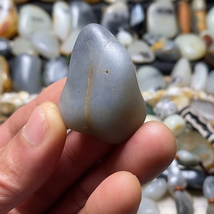 和田玉未镶嵌颈饰吊坠