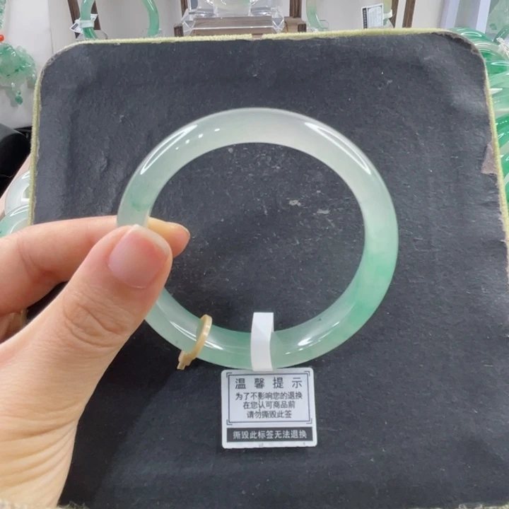 未镶嵌手镯石英质玉（非洲翠）