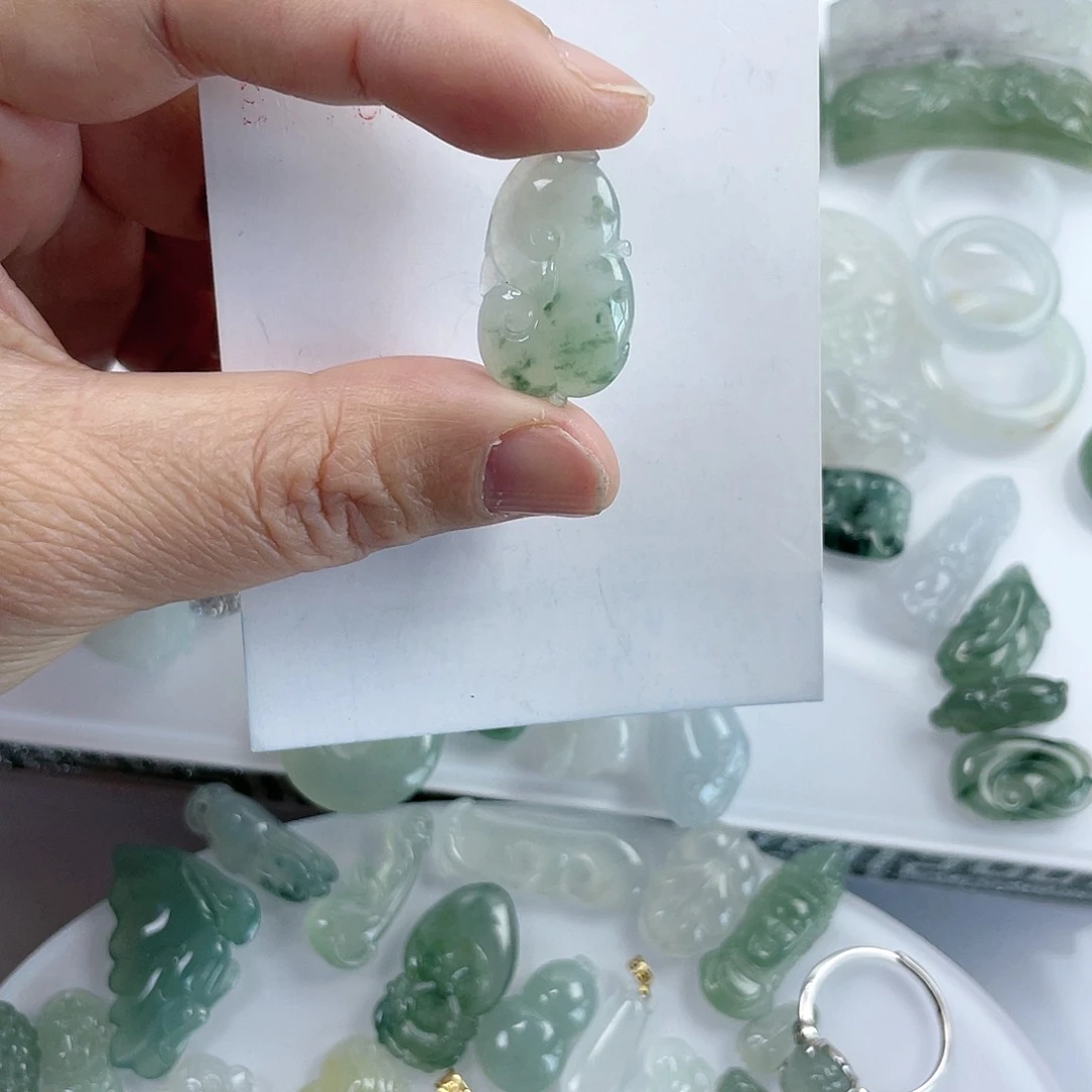 翡翠颈饰未镶嵌冰如意