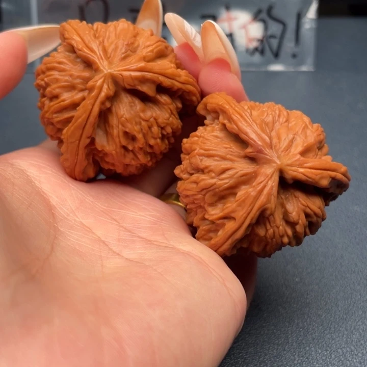 小***石文玩核桃吊坠白狮子
