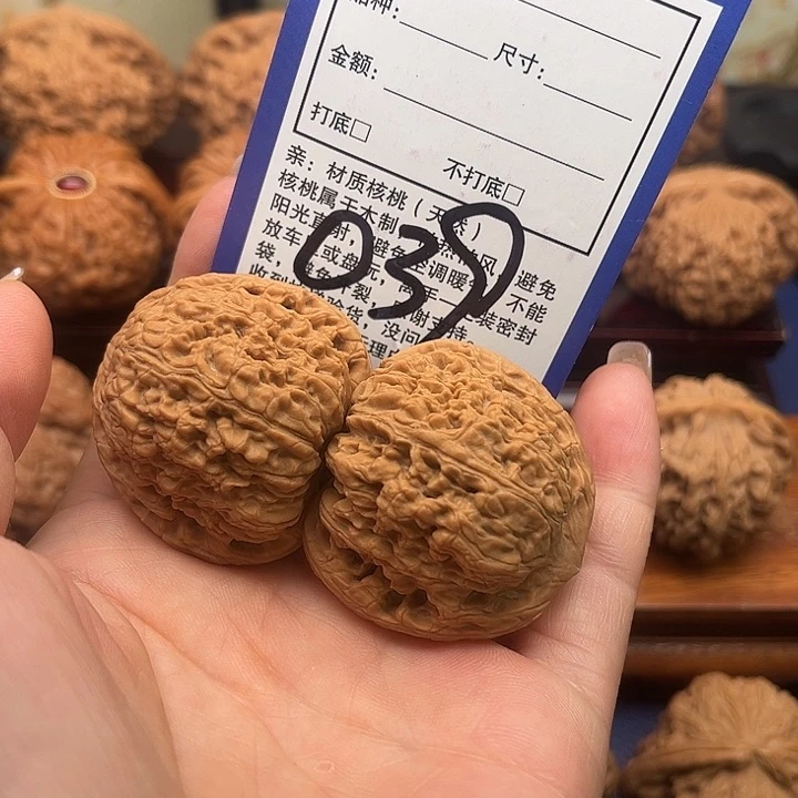 文玩核桃吊坠南疆石狮子头38