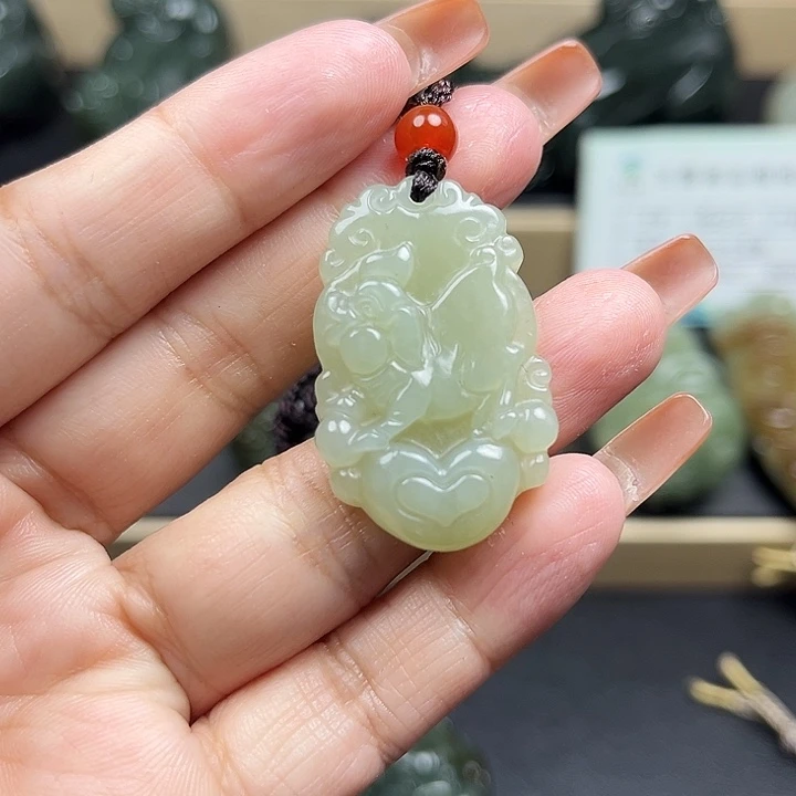颈饰未镶嵌和田玉