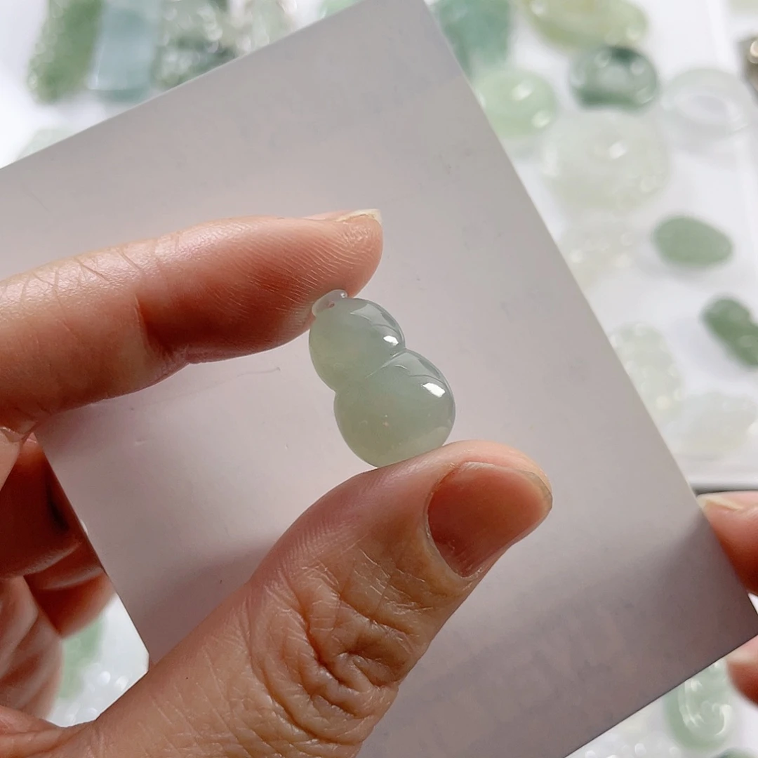 翡翠颈饰未镶嵌葫芦