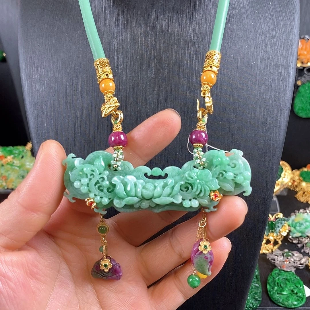 翡翠未镶嵌吊坠(赠链)吊坠