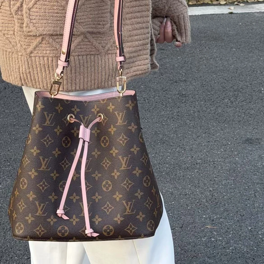 95新 LouisVuitton/路易威登  全原lv粉桶抽绳水桶斜跨