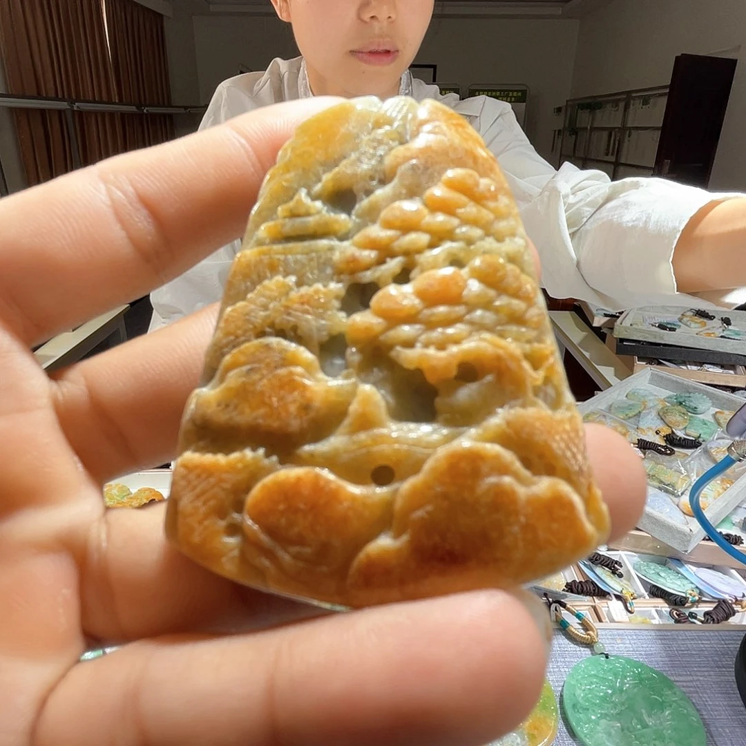 翡翠未镶嵌颈饰一