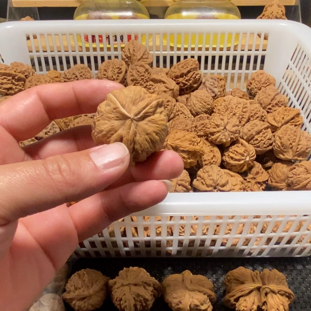 M***e文玩核桃吊坠核桃异形