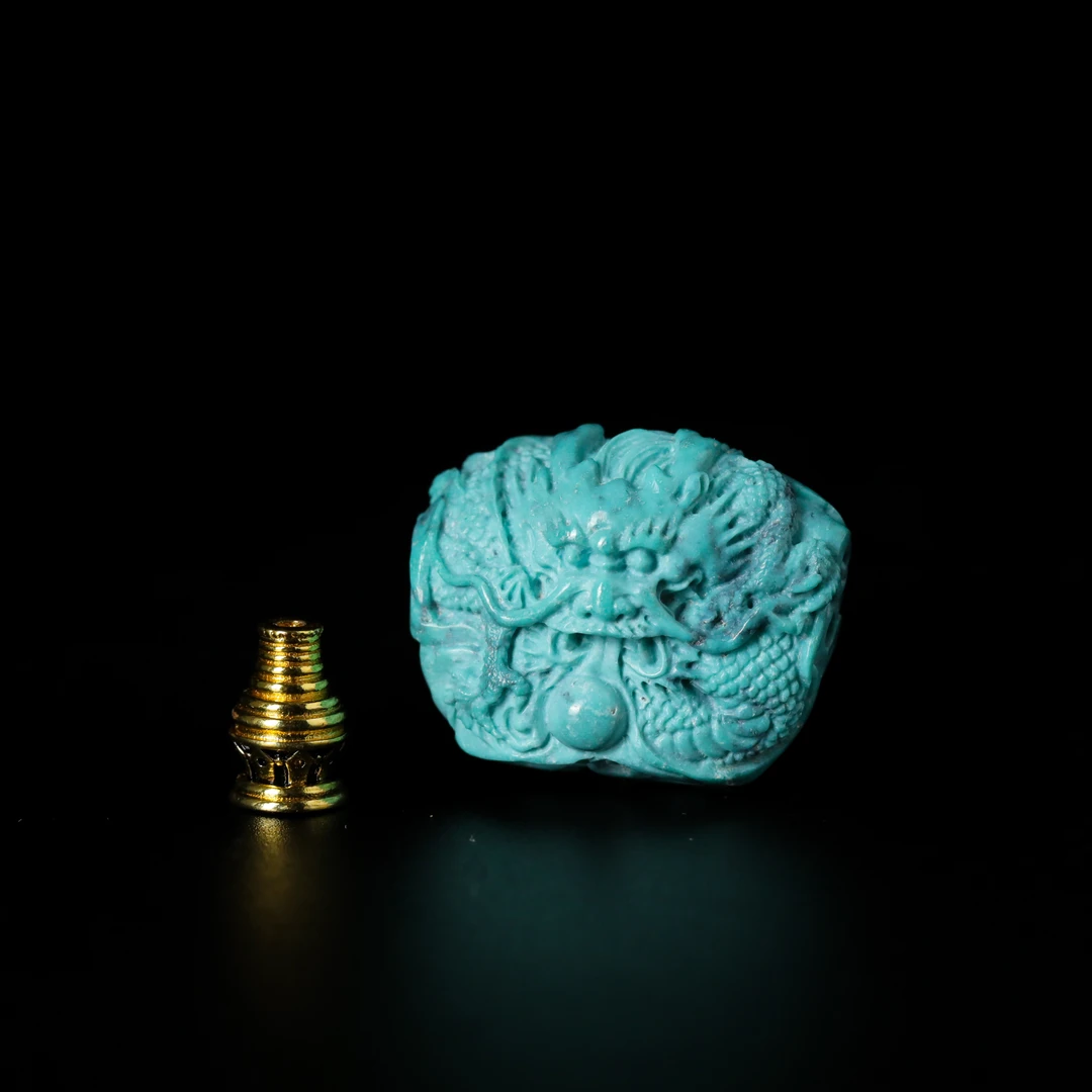 原矿松石雕刻龙戏珠（曹智作品）约19x24x14mm约9g（不含塔）111-0379