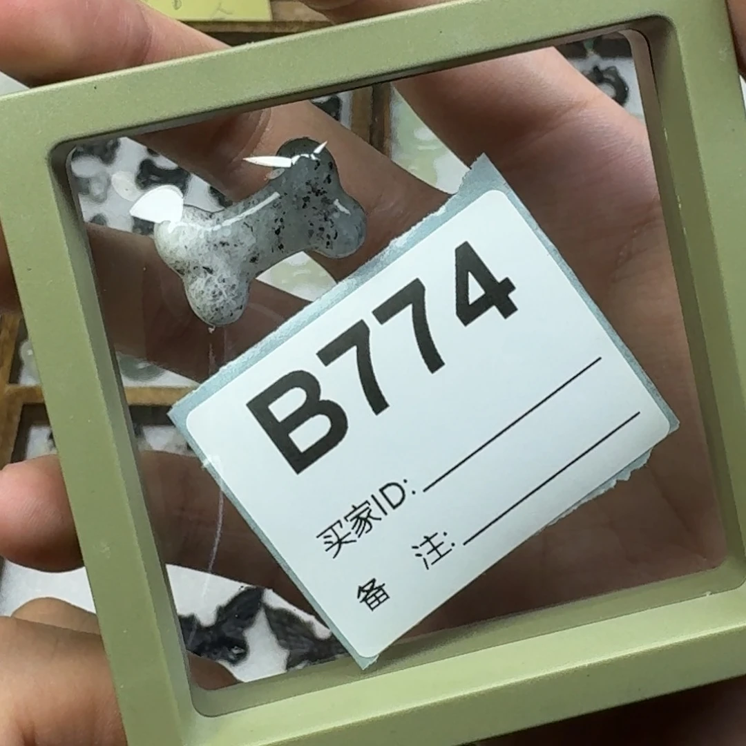 蛇纹石玉吊坠未镶嵌小**忙