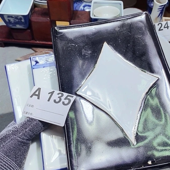 瓷片微瑕天天开心。万事顺心