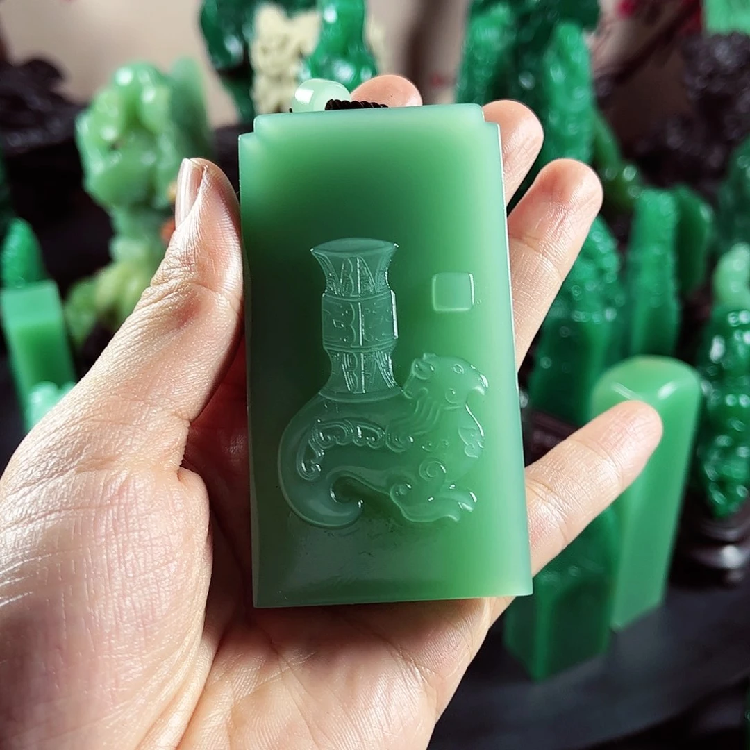 四川石哈*哈名贵石材梅子青