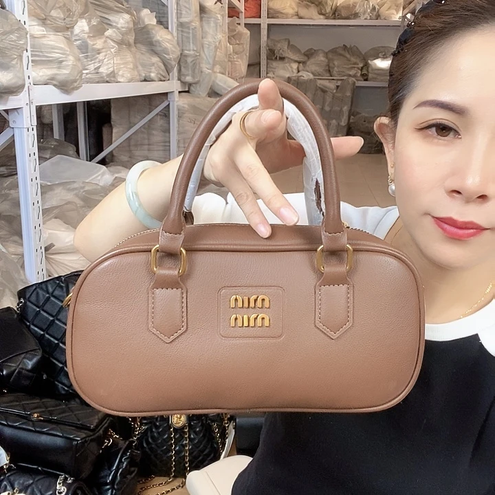 蚕丝小牛剖层皮革PU
