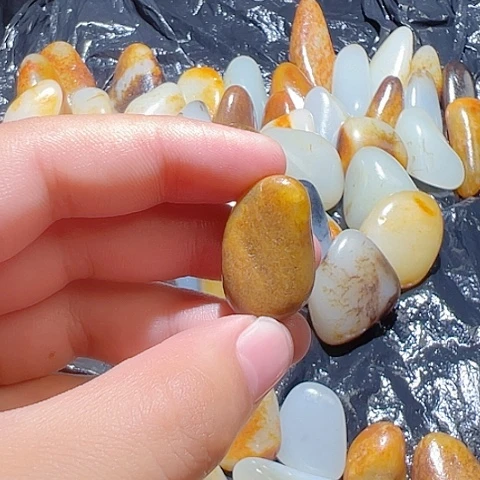 和田玉（糖玉）未镶嵌颈饰8.1克