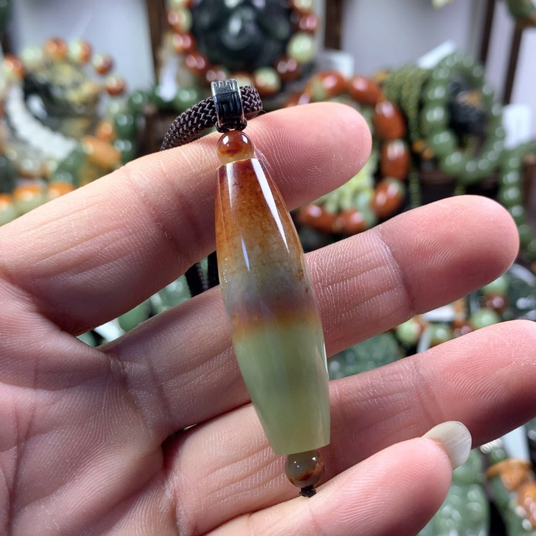 透闪石质玉挂件未镶嵌