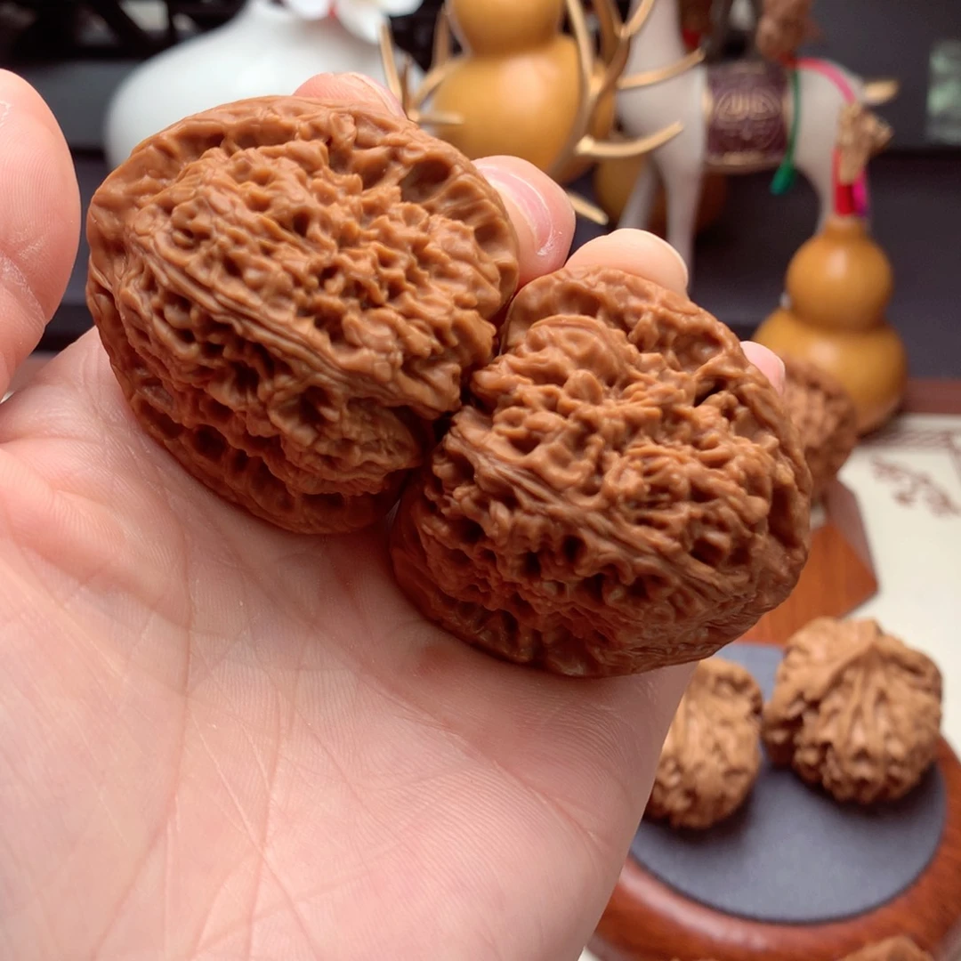 文玩核桃吊坠茂**业南疆。  全品。  6号