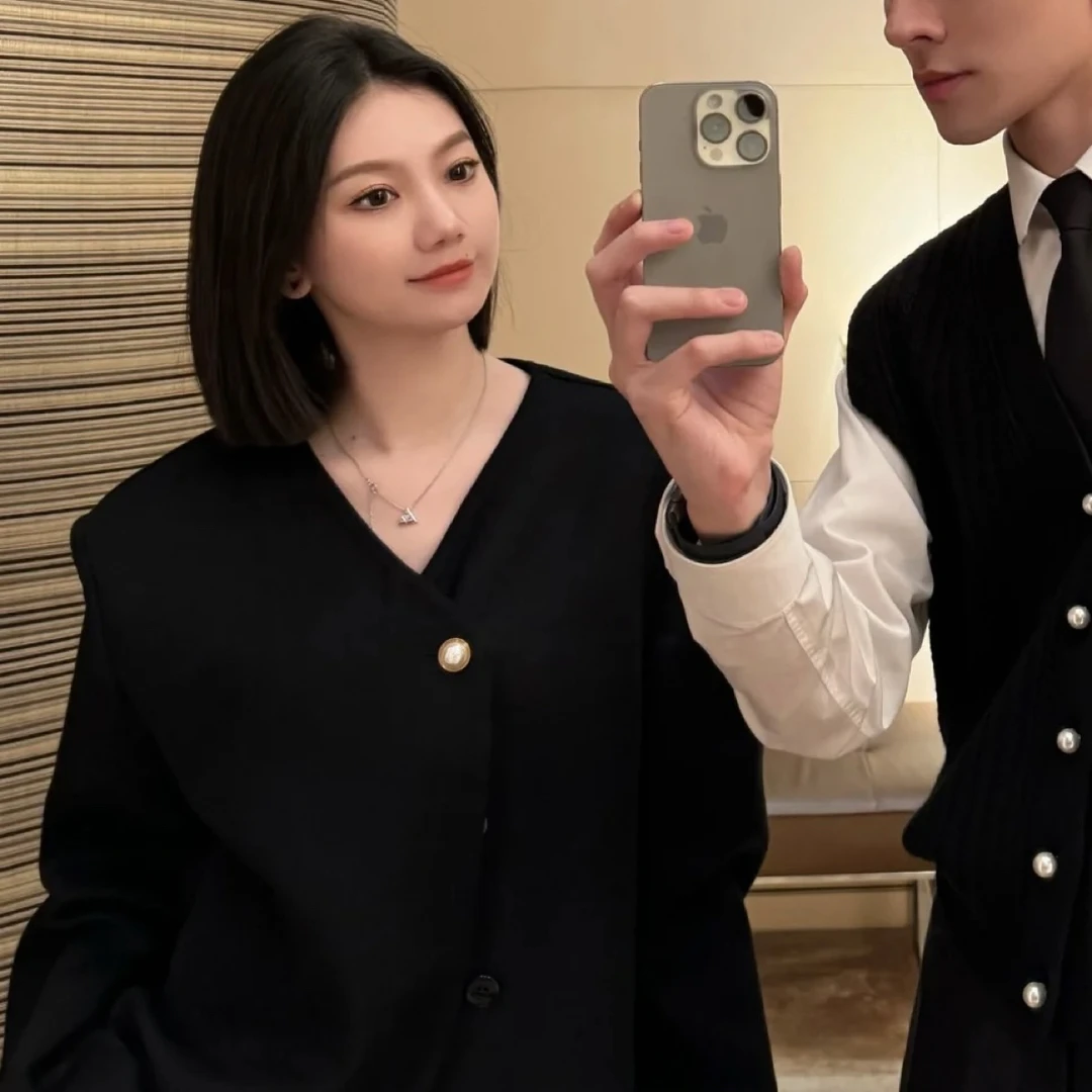 99新 LouisVuitton/路易威登 tt 黑色羊毛珠饰短款外套 009272
