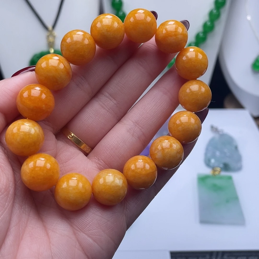 翡翠吊坠(赠链)未镶嵌