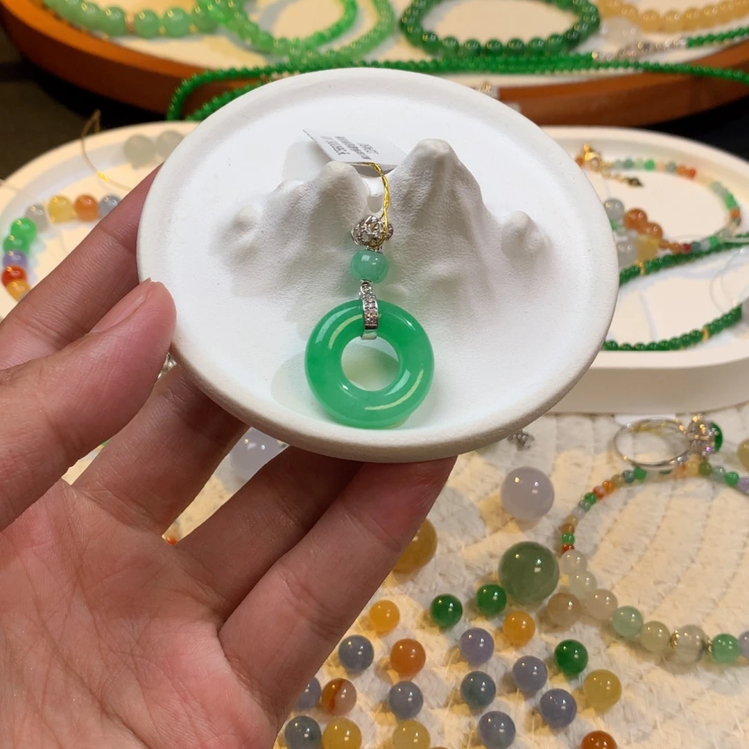 散珠翡翠绿甜甜圈，镶嵌
