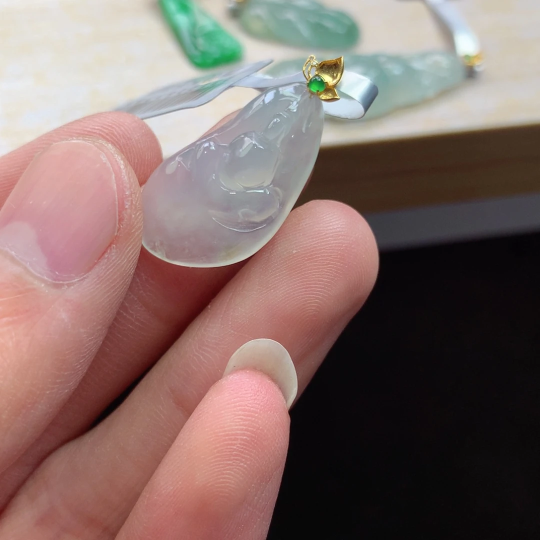 翡翠未镶嵌颈饰吊坠
