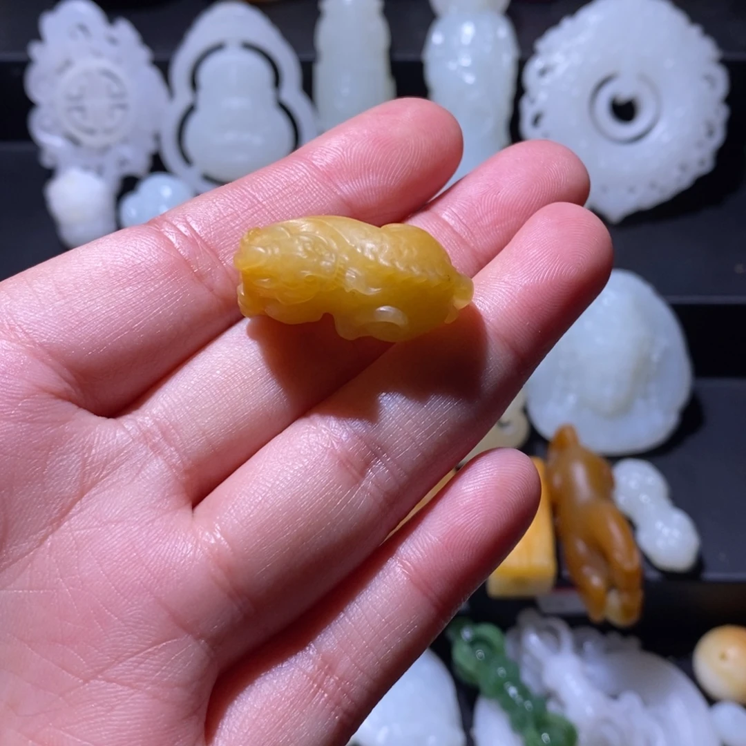 余***乐和田玉未镶嵌颈饰