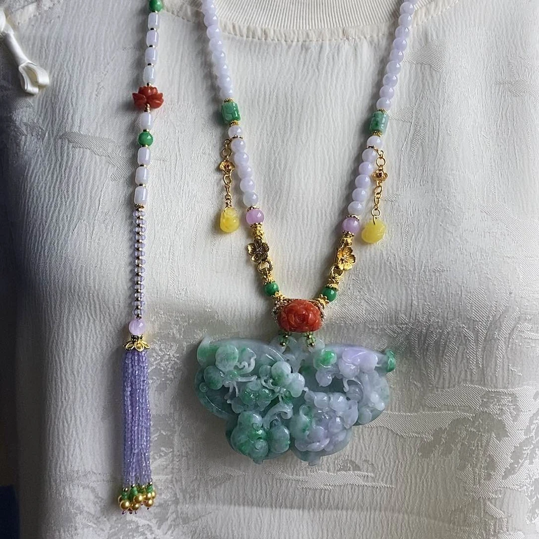 翡翠未镶嵌吊坠(赠链)