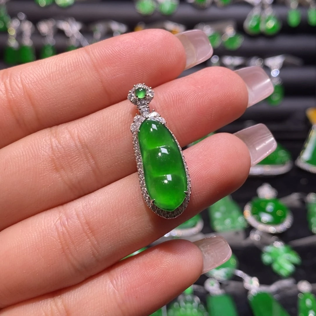 翡翠颈饰18K金镶嵌天然翡翠