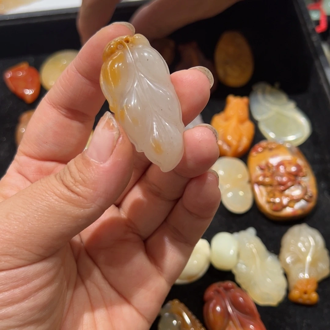 石英质玉（非洲翠）未镶嵌颈饰