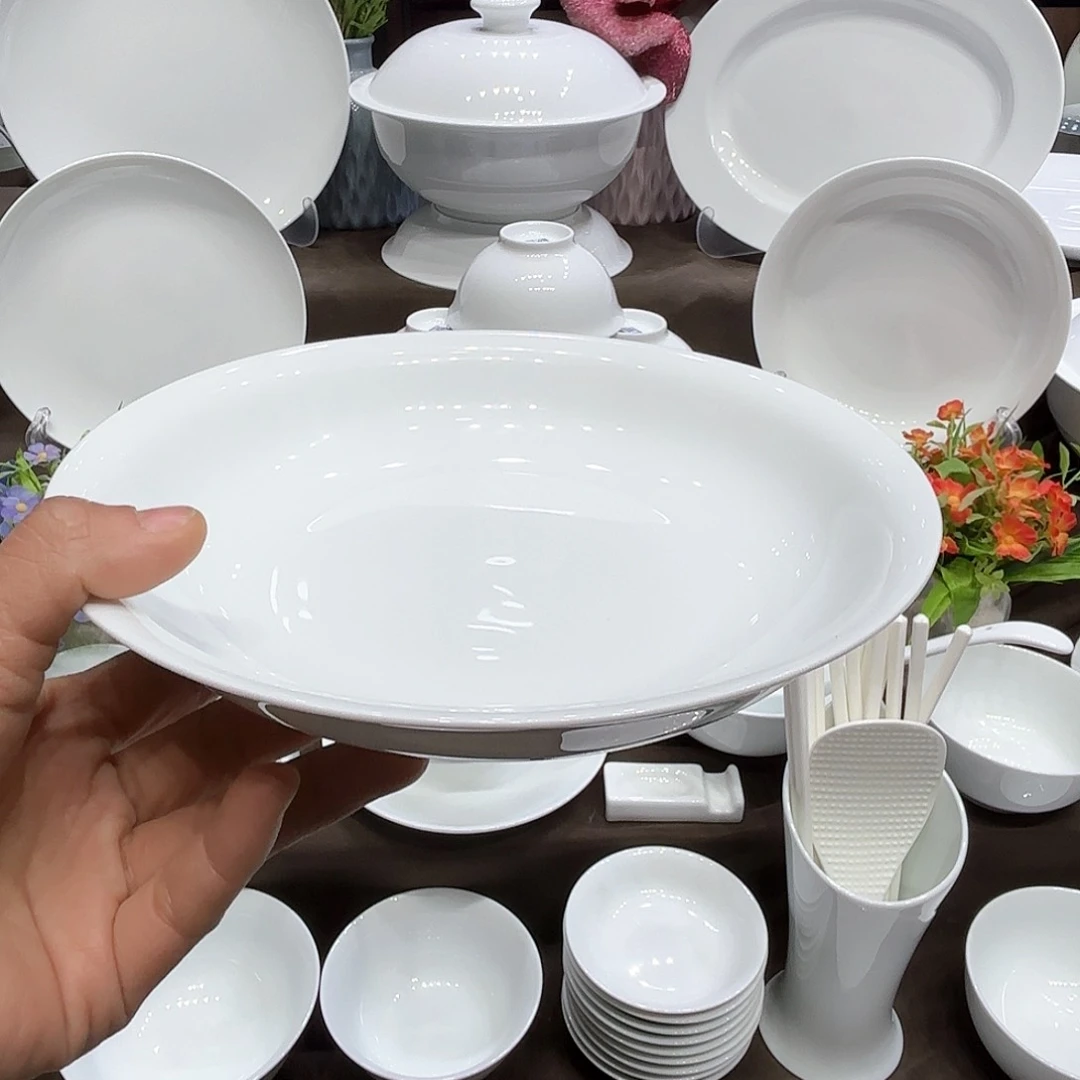 陶白瓷8寸深盘1个，5寸奥碗2个，送筷架2个