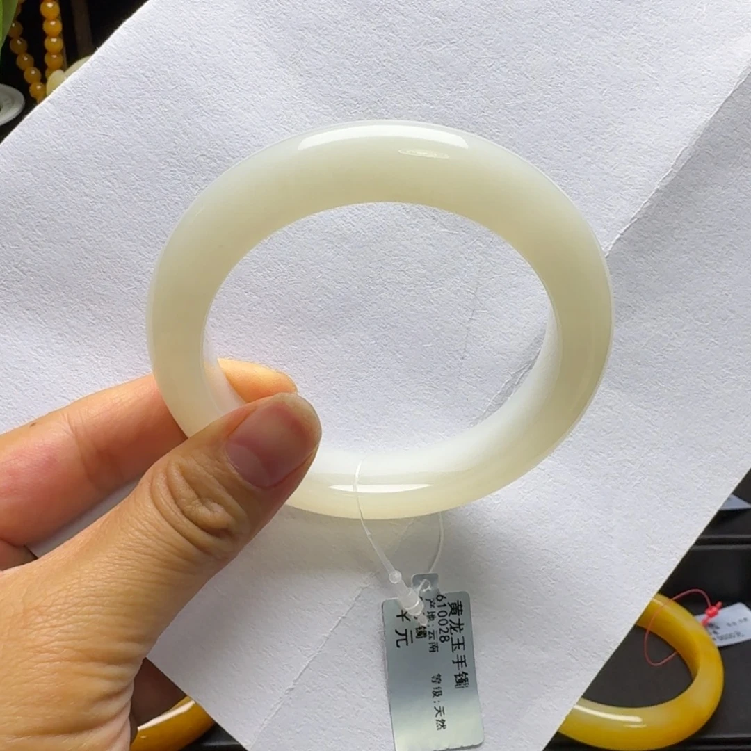 未镶嵌石英质玉（黄龙玉）手镯