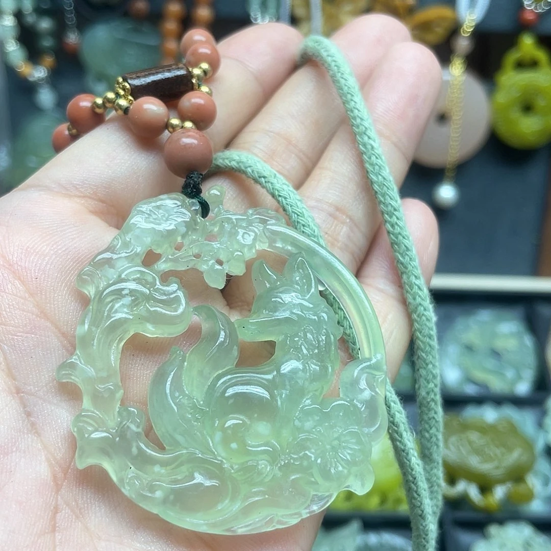 蛇纹石玉未镶嵌颈饰