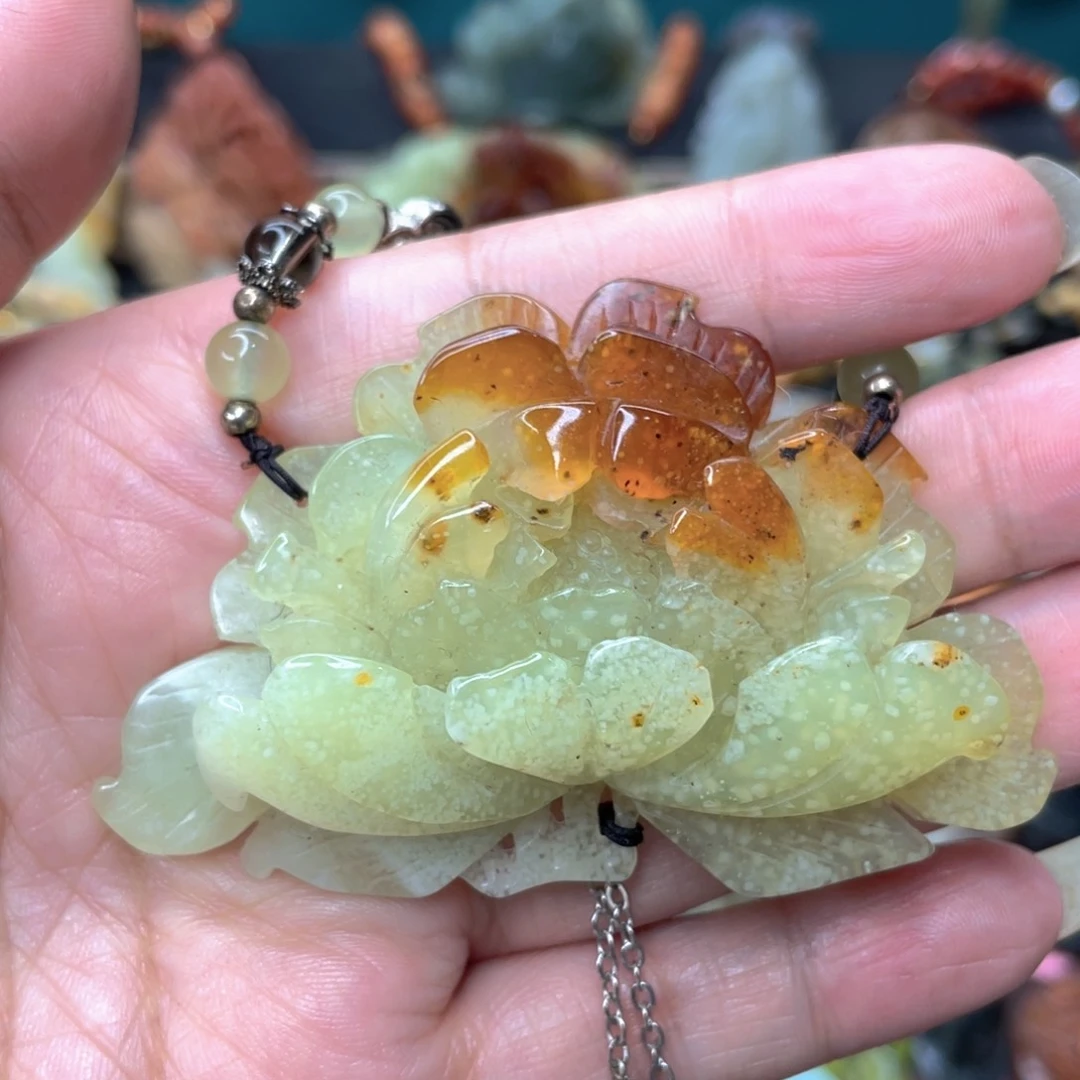 蛇纹石玉颈饰未镶嵌