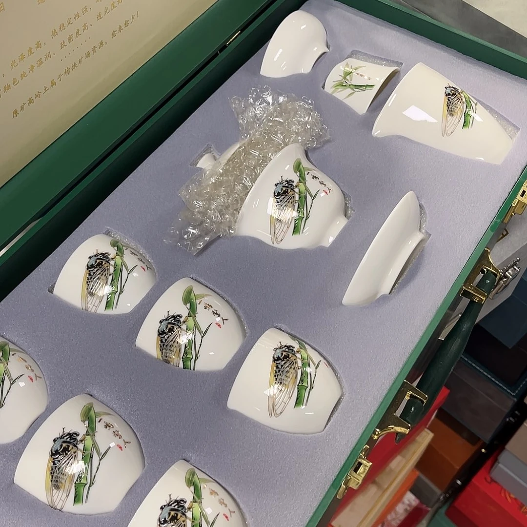 孤品茶具套装等。