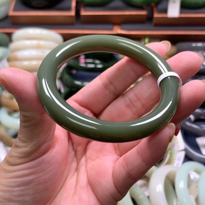 【闪购商品】未镶嵌手镯和田玉（碧玉）