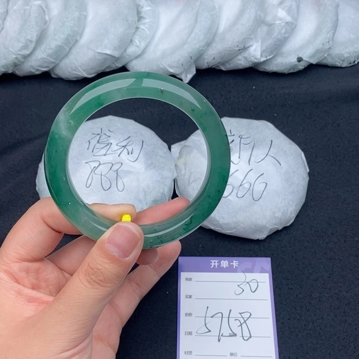 石英质玉（非洲翠）手镯未镶嵌30