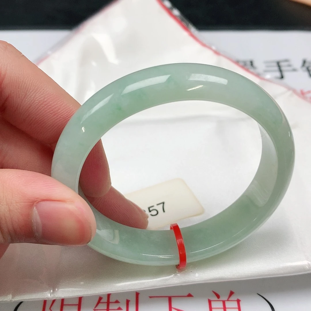 翡翠手镯未镶嵌圈53贵