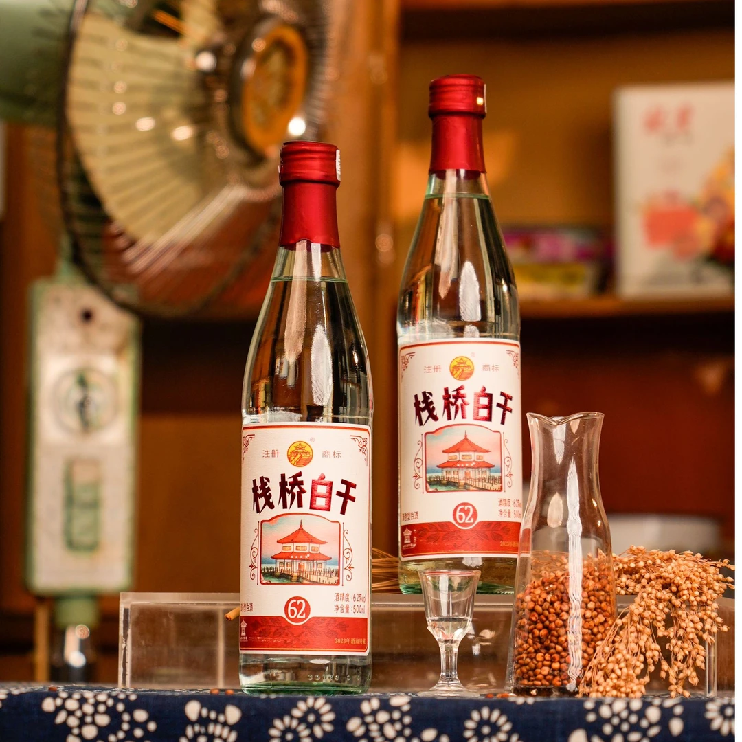 栈桥白干62度青岛清香型高度白酒粮食酒泡酒怀旧整箱装62度500