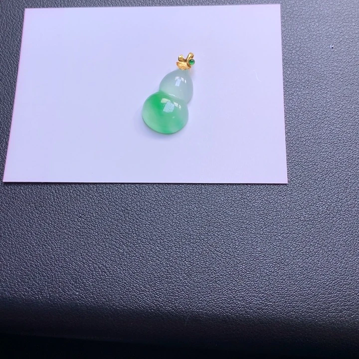 一****4缅甸翡翠冰底飘绿葫芦