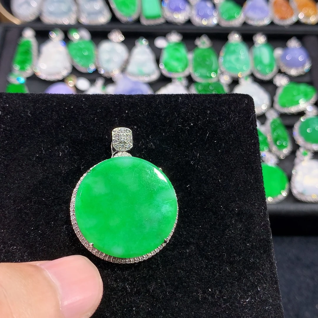 翡翠18K金镶嵌颈饰