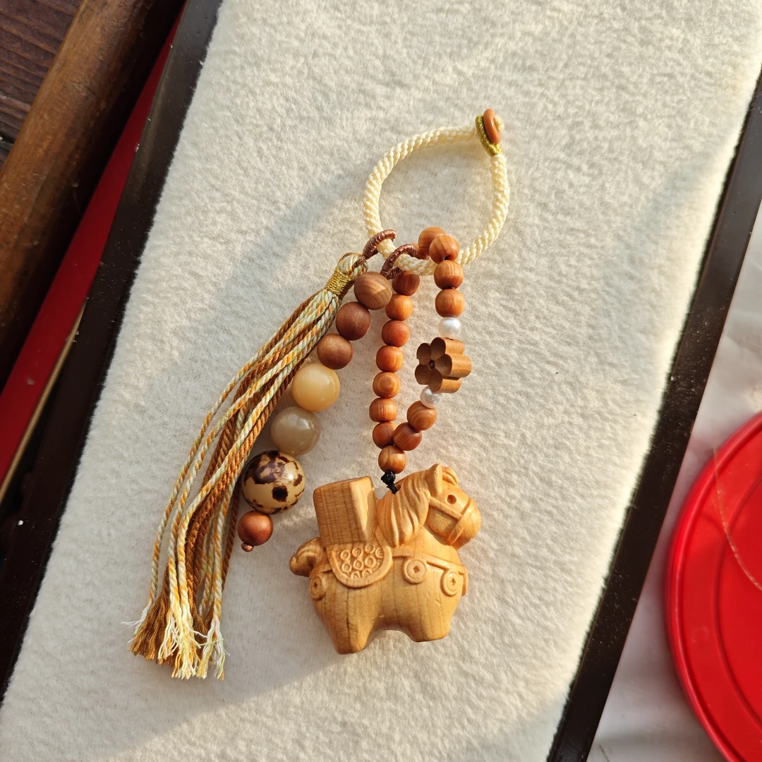 010232手工编织马包挂件