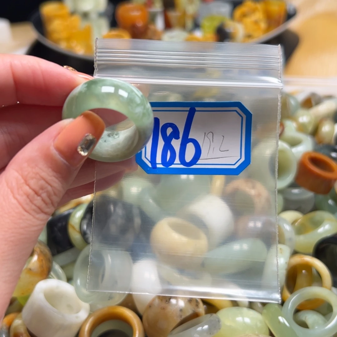 J***-蛇纹石玉未镶嵌戒指