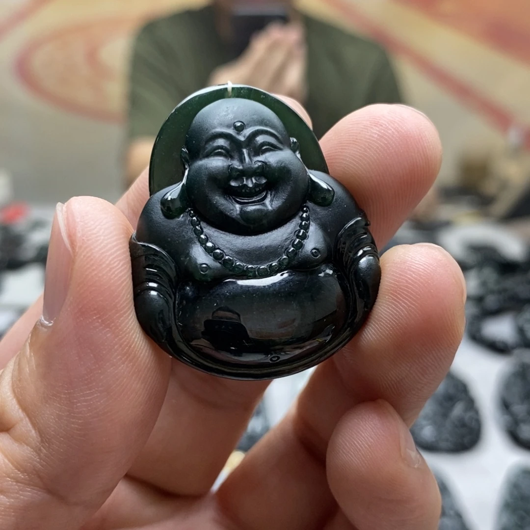 翡翠未镶嵌颈饰佛公