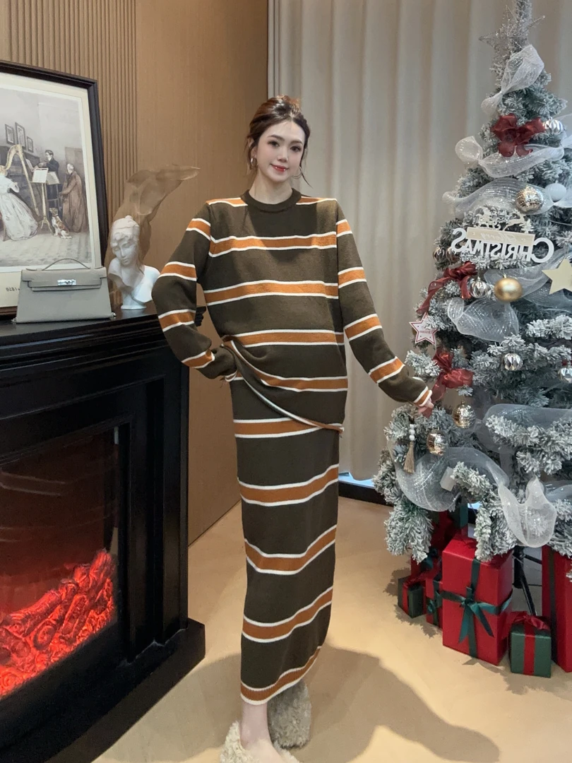 Zoey孕妇装［少女］冬季加厚千金少女感条纹毛衣显瘦搭调节半裙套装
