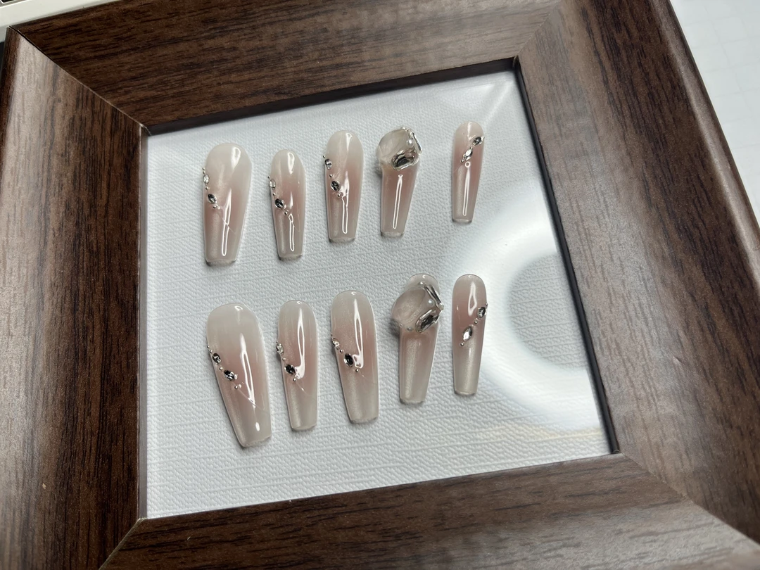 手工穿戴甲片腮红猫眼法式中长款显白美甲贴片渐变