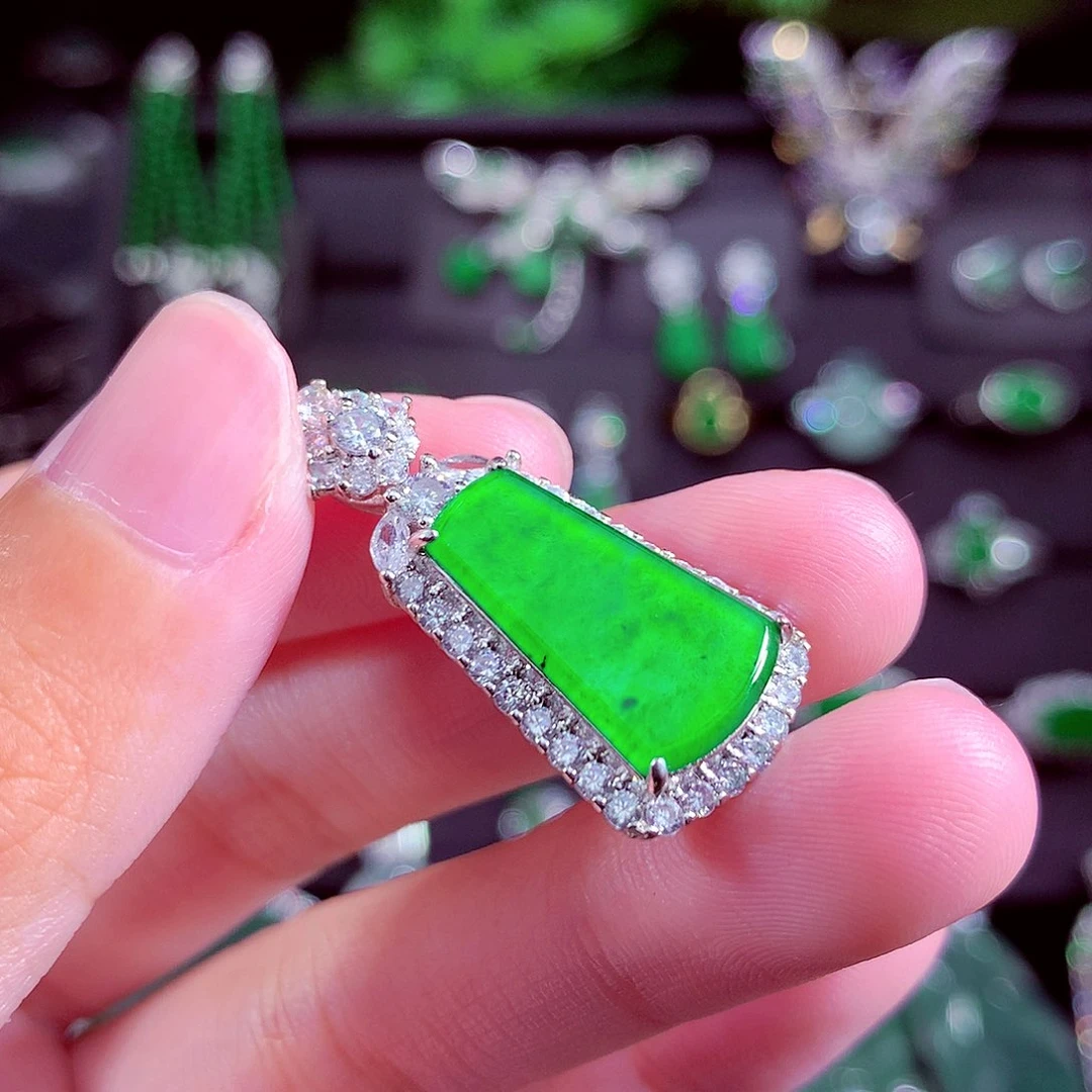 颈饰未镶嵌翡翠天然