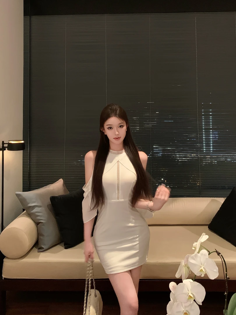 2025夏季新款高级感纯欲修身性感小众削肩荷叶边镂空连衣裙短裙女