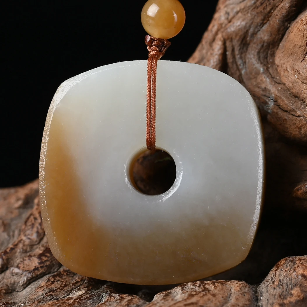 天然和田玉糖色羊脂玉方扣吊坠男女款平安扣玉石项链挂件