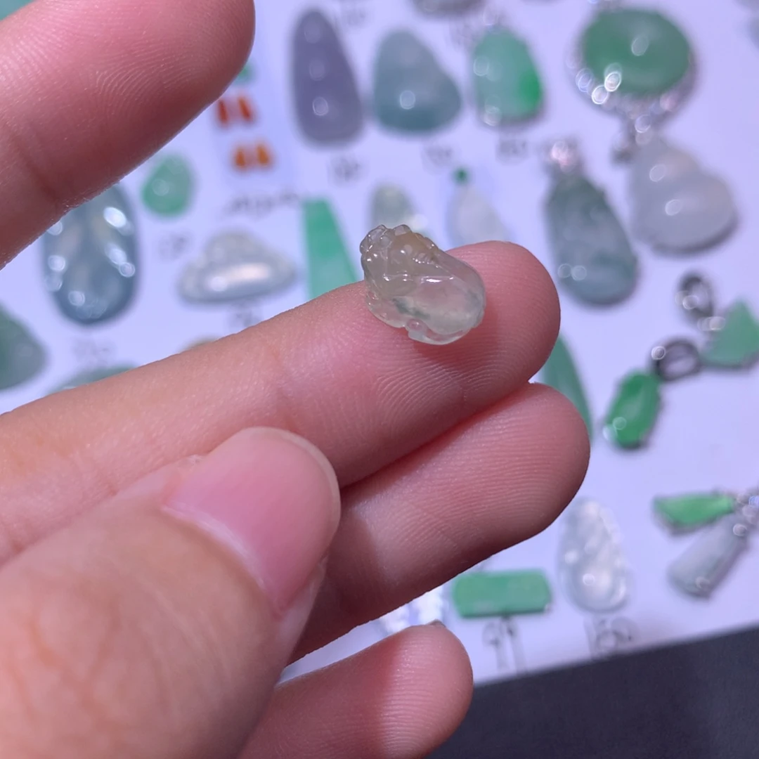 翡翠未镶嵌挂件貔貅