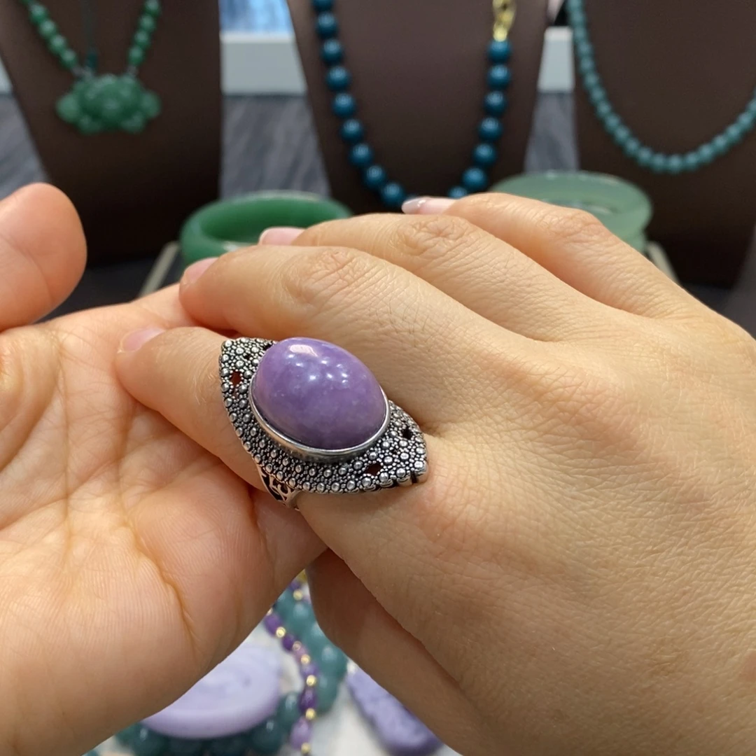 石英岩玉未镶嵌戒指